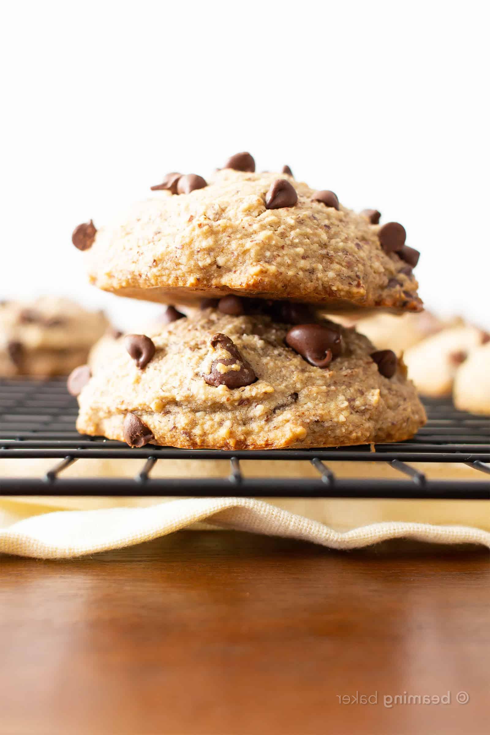 Vegane und glutenfreie Bananen-Muffin-Tops: Ein einfaches und gesundes Rezept für saftige Muffin-Oberteile ohne spezielle Form, ideal für Frühstück oder Snack.