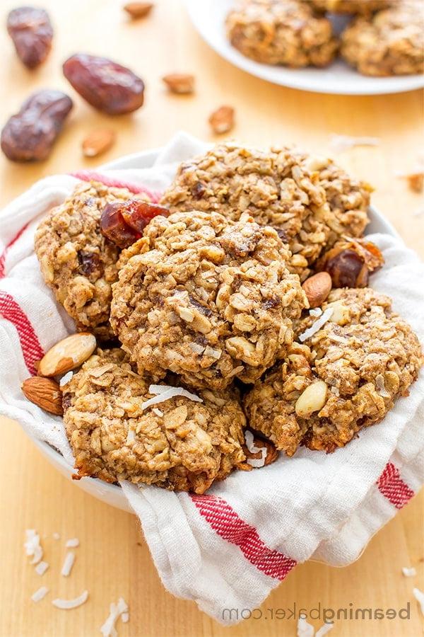 Good Morning Breakfast Cookies: Ein einfaches Rezept für Wohlfühl- und energiespendende Kekse aus ganzen Zutaten. BEAMINGBAKER.COM #vegan #glutenfrei
