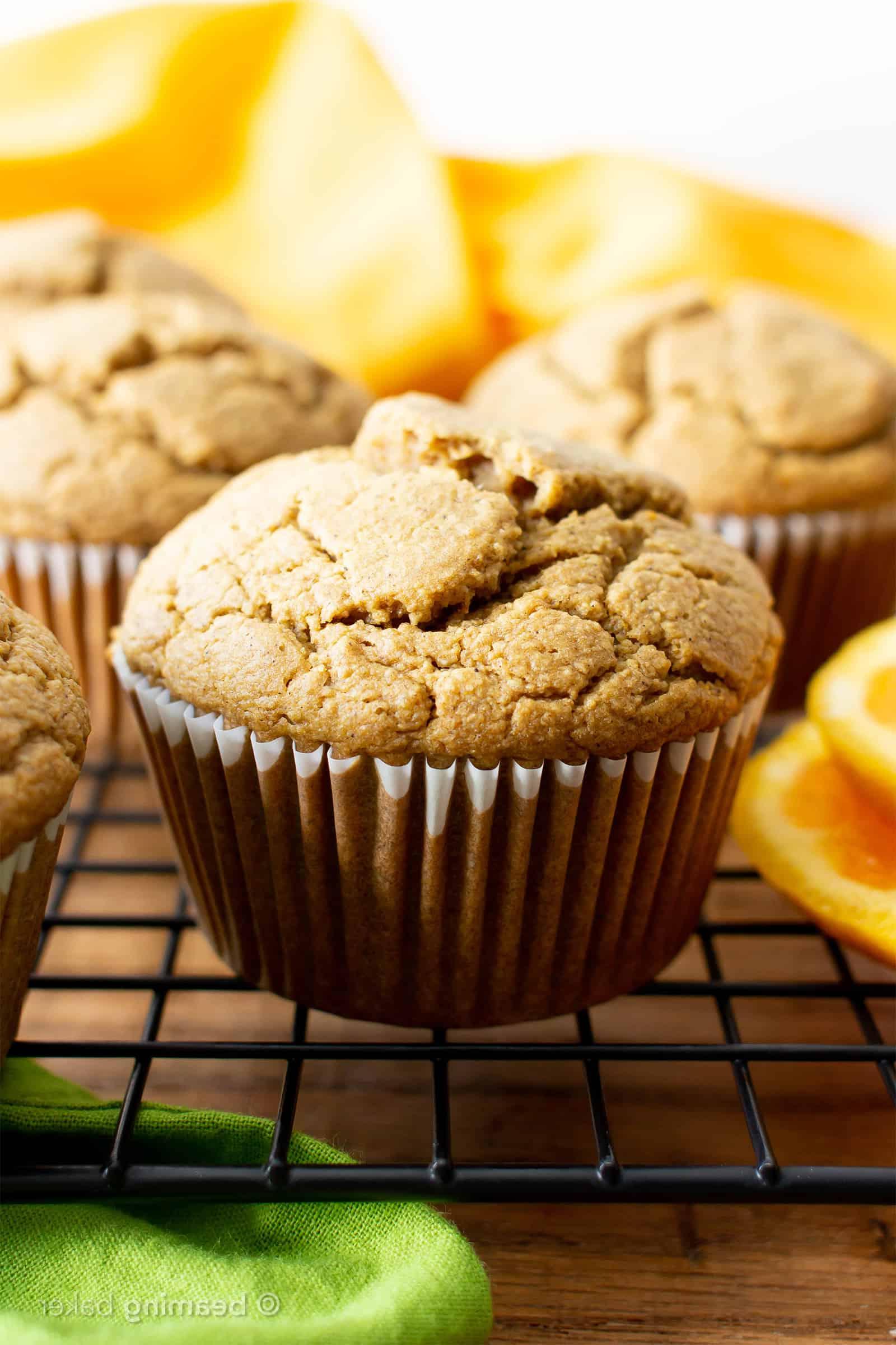 Frisch gebackene vegane glutenfreie Muffins