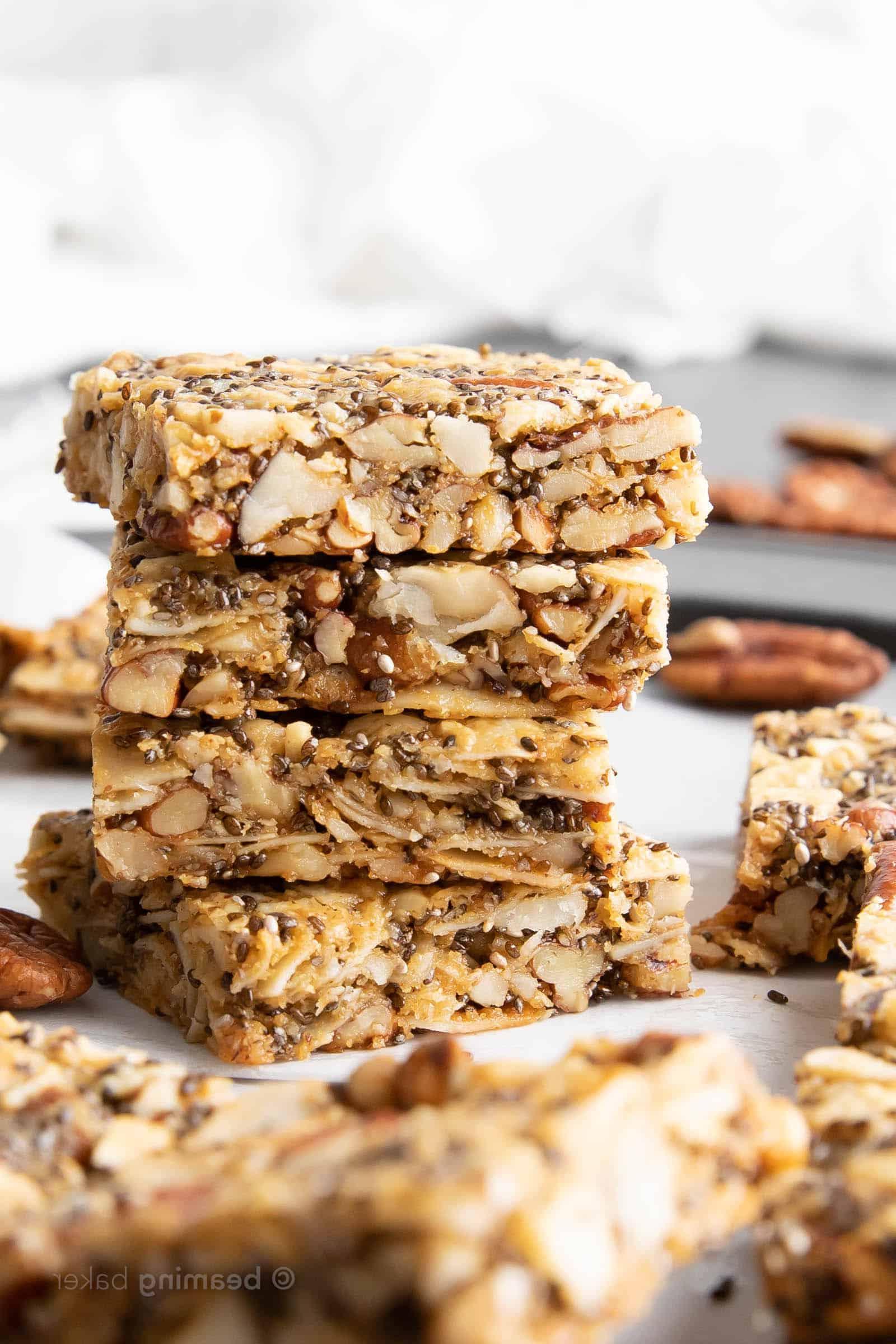 Keto Granola Riegel 2 Closeup keto granola bars in a stack