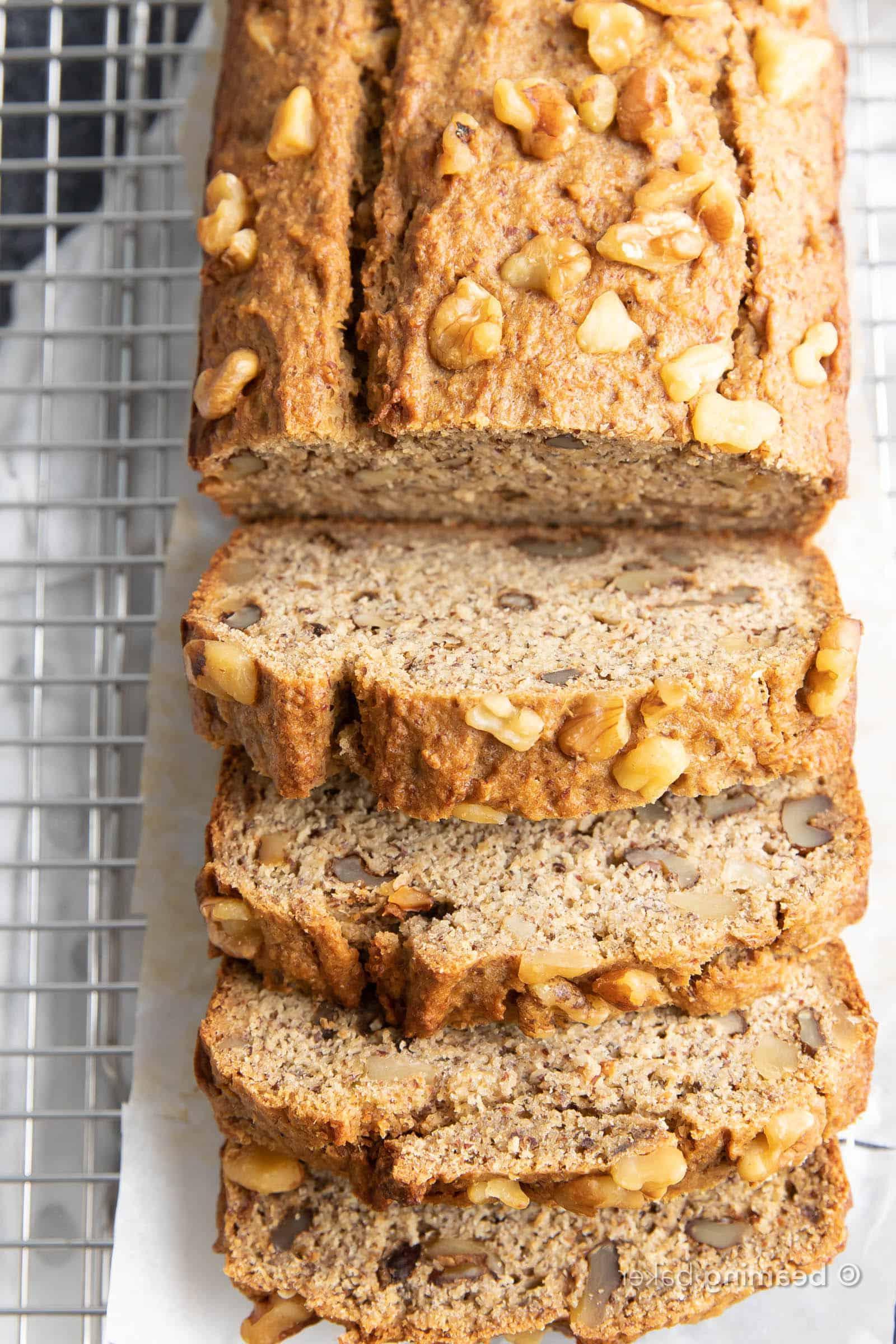 Unwiderstehliches gesundes Bananenbrot-Rezept 2 Gesundes Bananenbrot Rezept: Unglaublich leckeres und saftiges Bananenbrot, das auch noch gesund ist! Nährstoffreich, mit gemütlichem Bananengeschmack und unglaublicher Textur – du wirst nicht widerstehen können! #Bananenbrot #Gesund #Banane | Rezept auf BeamingBaker.com