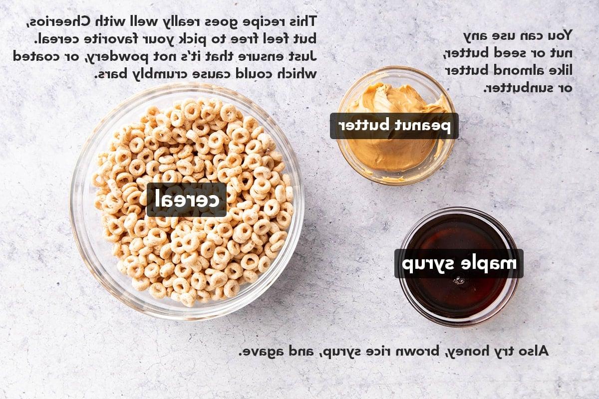 Müsliriegel Rezept – Gesund & Einfach! 3 Zutaten für Müsliriegel, abgemessen in Schüsseln, darunter Cheerios, Erdnussbutter und Ahornsirup