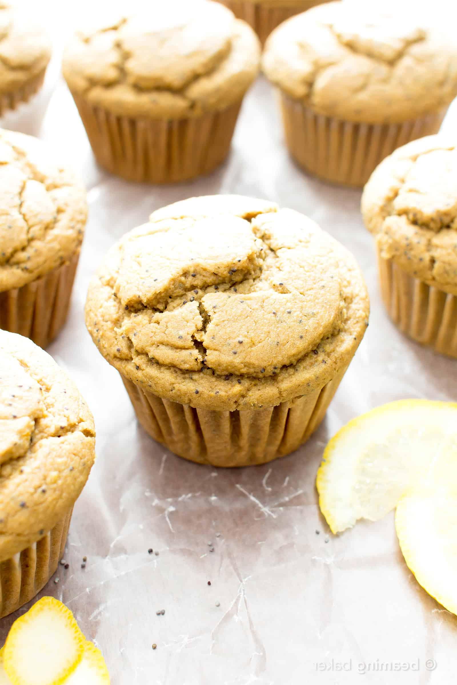 Vegane Zitronen-Mohn-Muffins (Glutenfrei) 3 Vegane Zitronen-Mohn-Muffins (Glutenfrei): ein einfaches Rezept für saftige & fluffige vegane Zitronen-Mohn-Muffins – perfekt süß & säuerlich! Glutenfrei. #Vegan #Zitrone #Mohn #Glutenfrei #Muffins | Rezept auf BeamingBaker.com