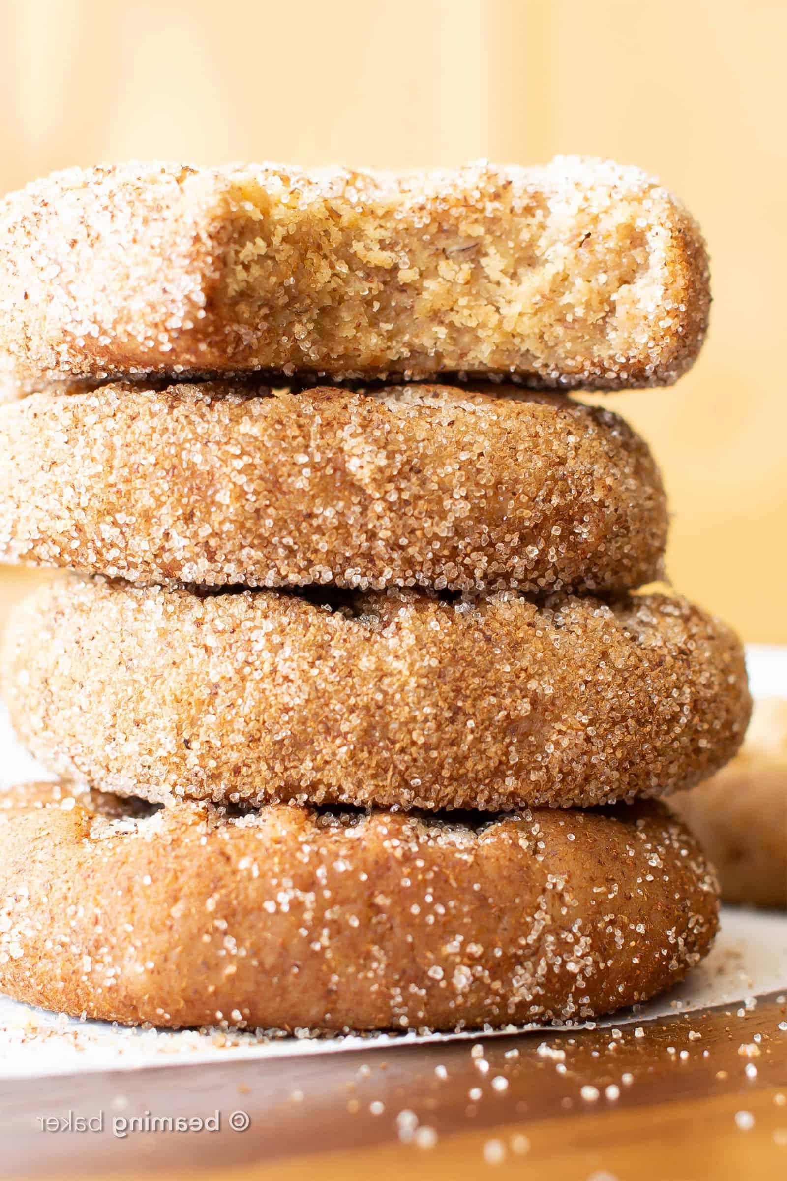 Vegane und Glutenfreie No-Bake Snickerdoodle-Cookies: Schnelle und einfache vegane + glutenfreie Snickerdoodle-Cookies ohne Backen. Perfekt für gesunde Naschereien. #NoBake #Cookies #Vegan #GlutenFree | Rezept auf BeamingBaker.com