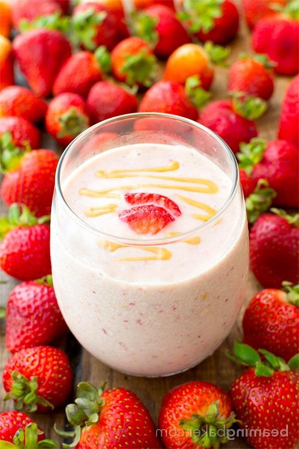 Veganer Erdbeer-Erdnussbutter-Smoothie (Glutenfrei, Milchfrei) 3 Veganer Erdbeer-Erdnussbutter-Smoothie (V+GF): Ein einfaches 4-Zutaten-Rezept für proteinreiche, cremige Smoothies, die vor Erdbeer- und Erdnussbuttergeschmack nur so strotzen. #Vegan #Glutenfrei #Laktosefrei | BeamingBaker.com