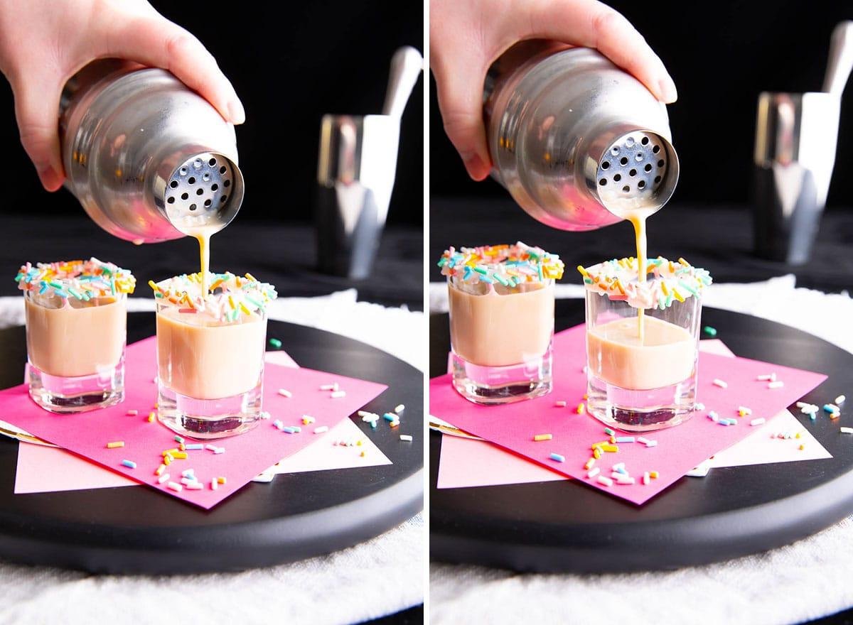 Geburtstagskuchen-Shot-Rezept 3 Zwei Fotos, die zeigen, wie man Geburtstagskuchen-Shots zubereitet – Shot-Mischung aus dem Cocktailshaker in mit Streuseln ummantelte Schnapsgläser gießen