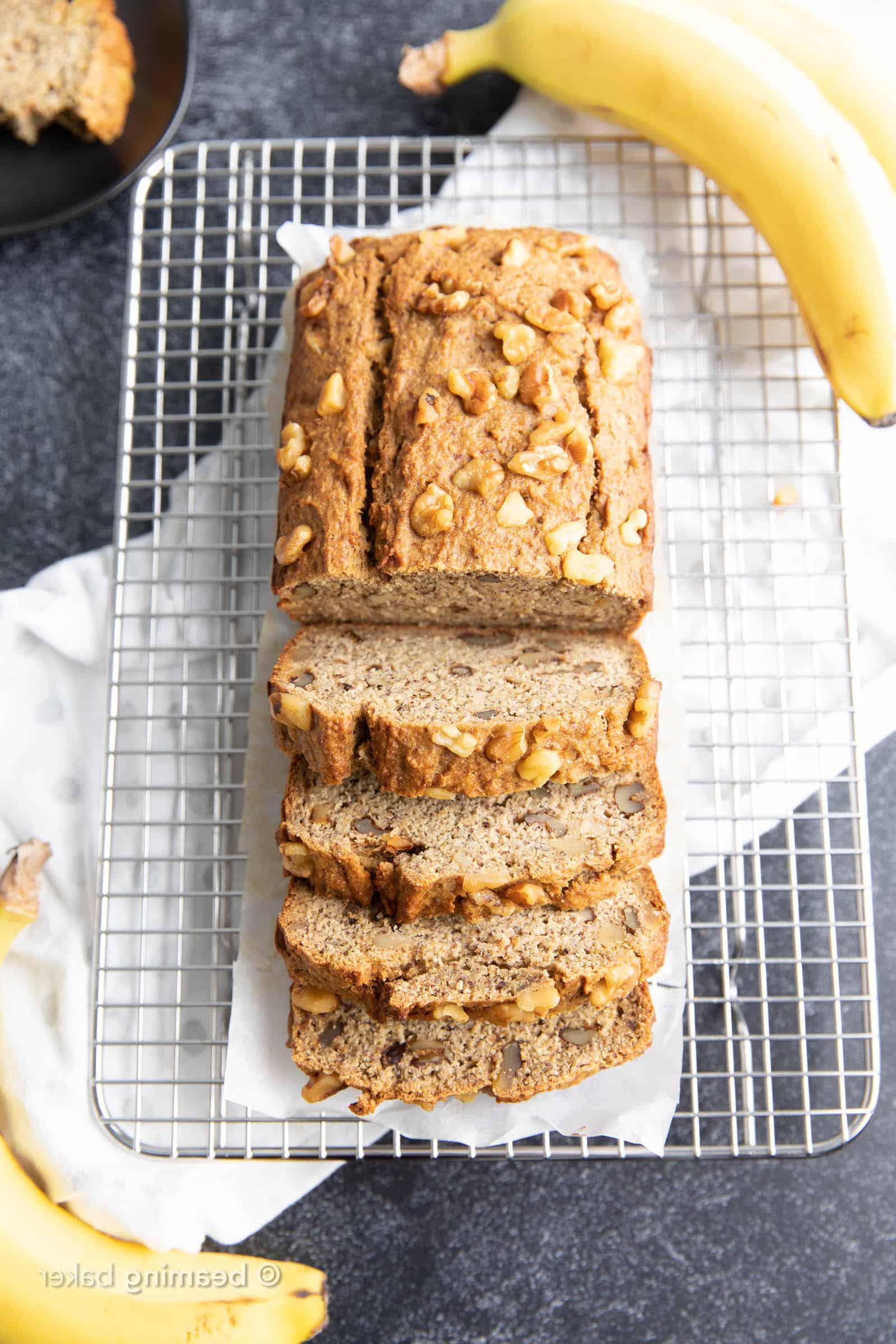 Unwiderstehliches gesundes Bananenbrot-Rezept 3 Gesundes Bananenbrot Rezept: Unglaublich leckeres und saftiges Bananenbrot, das auch noch gesund ist! Nährstoffreich, mit gemütlichem Bananengeschmack und unglaublicher Textur – du wirst nicht widerstehen können! #Bananenbrot #Gesund #Banane | Rezept auf BeamingBaker.com