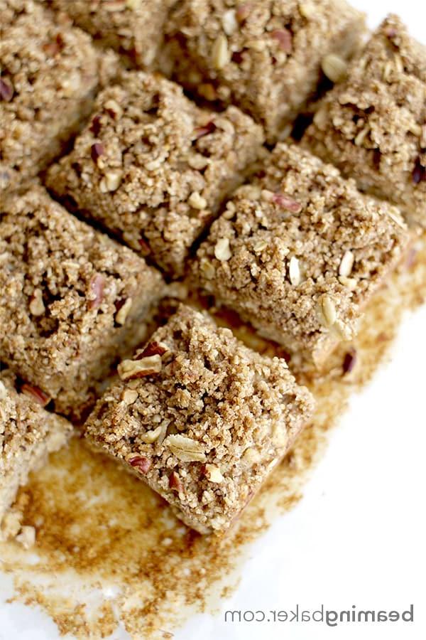 Bananenbrot-Riegel mit Streusel BEAMINGBAKER.COM