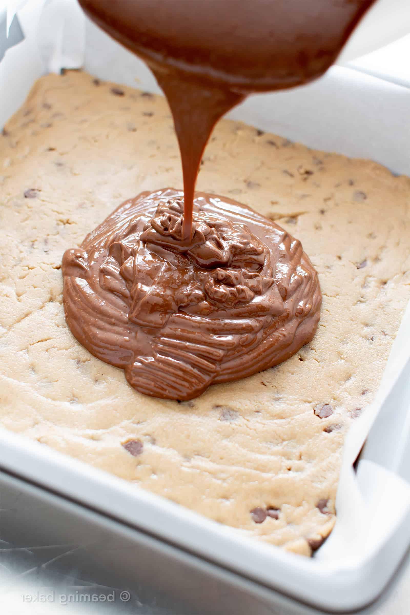 Einfache, Gesunde Vegane Glutenfreie Keksteig-Riegel ohne Backen, überzogen mit einer reichhaltigen Schokoladenschicht. Perfekt für den süßen Zahn. #Keksteig #Vegan #Glutenfrei #Milchfrei #OhneEi #Gesund