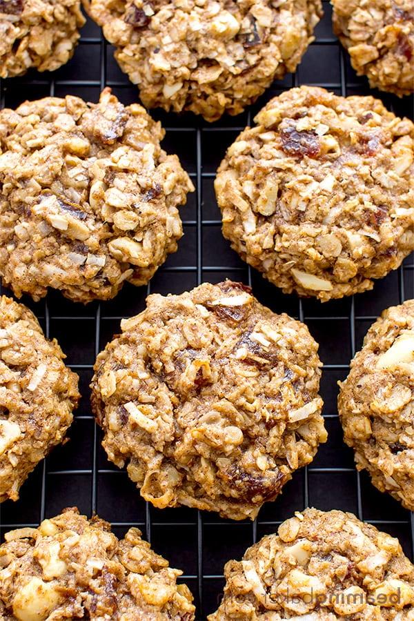 Good Morning Breakfast Cookies: Ein einfaches Rezept für Wohlfühl- und energiespendende Kekse aus ganzen Zutaten. BEAMINGBAKER.COM #vegan #glutenfrei