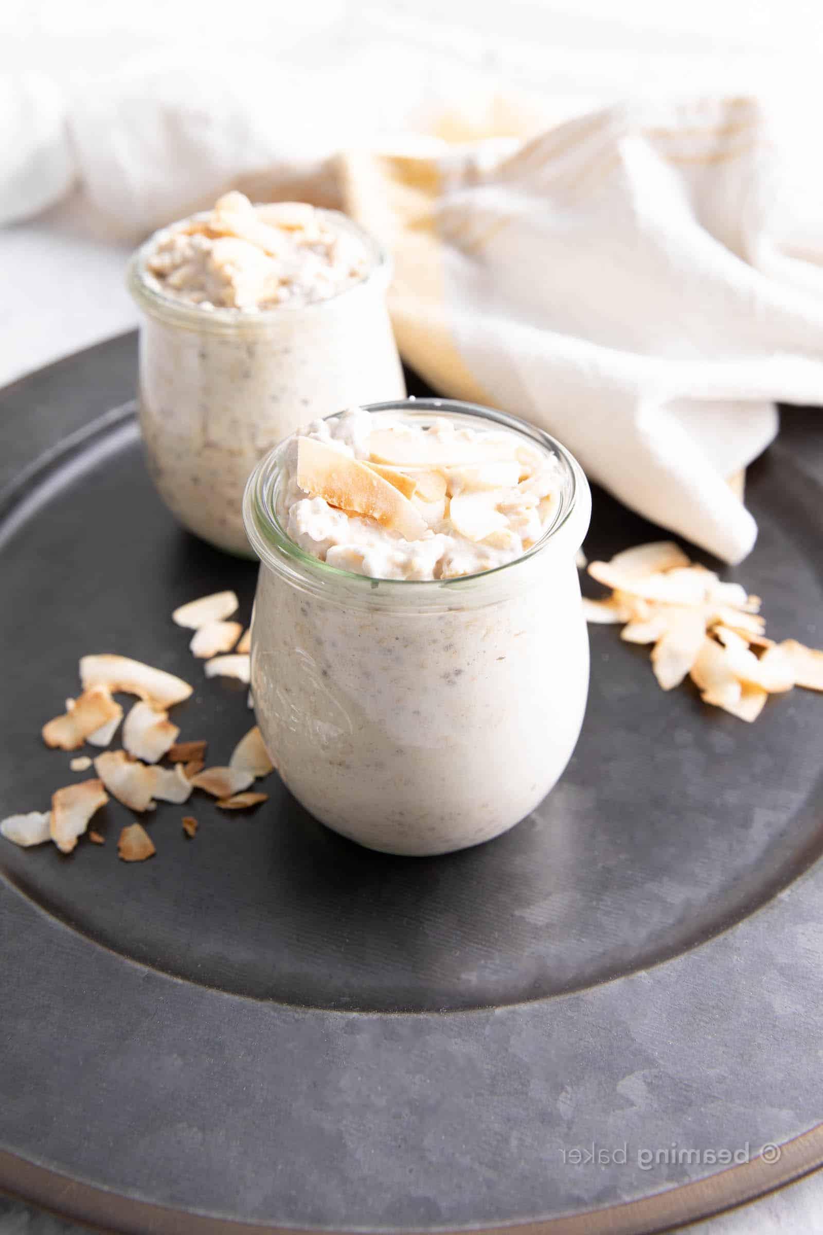 Vanille-Kokos-Overnight-Oats 4 Fernansicht des Rezepts für Overnight Oats mit Kokoscreme