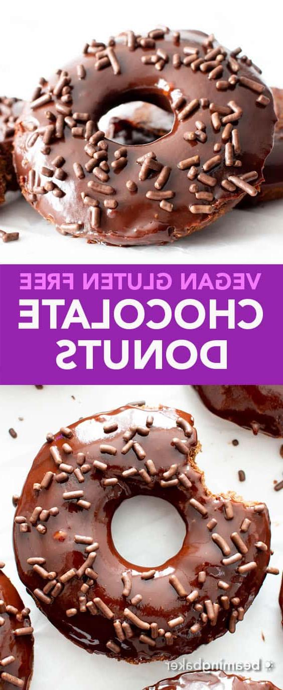Weich gebackene vegane Schokoladen-Donuts (glutenfrei) – mit veganer Schokoladen-Ganache-Glasur! 5 Vegane Glutenfreie Donuts: Weiche und flauschige vegane glutenfreie Schoko-Donuts mit luxuriöser veganer Schokoladenglasur. Das beste glutenfreie vegane Donut-Rezept! #GlutenfreiVegan #VeganGlutenfrei #Donuts #Doughnuts #Schokolade | Rezept auf BeamingBaker.com