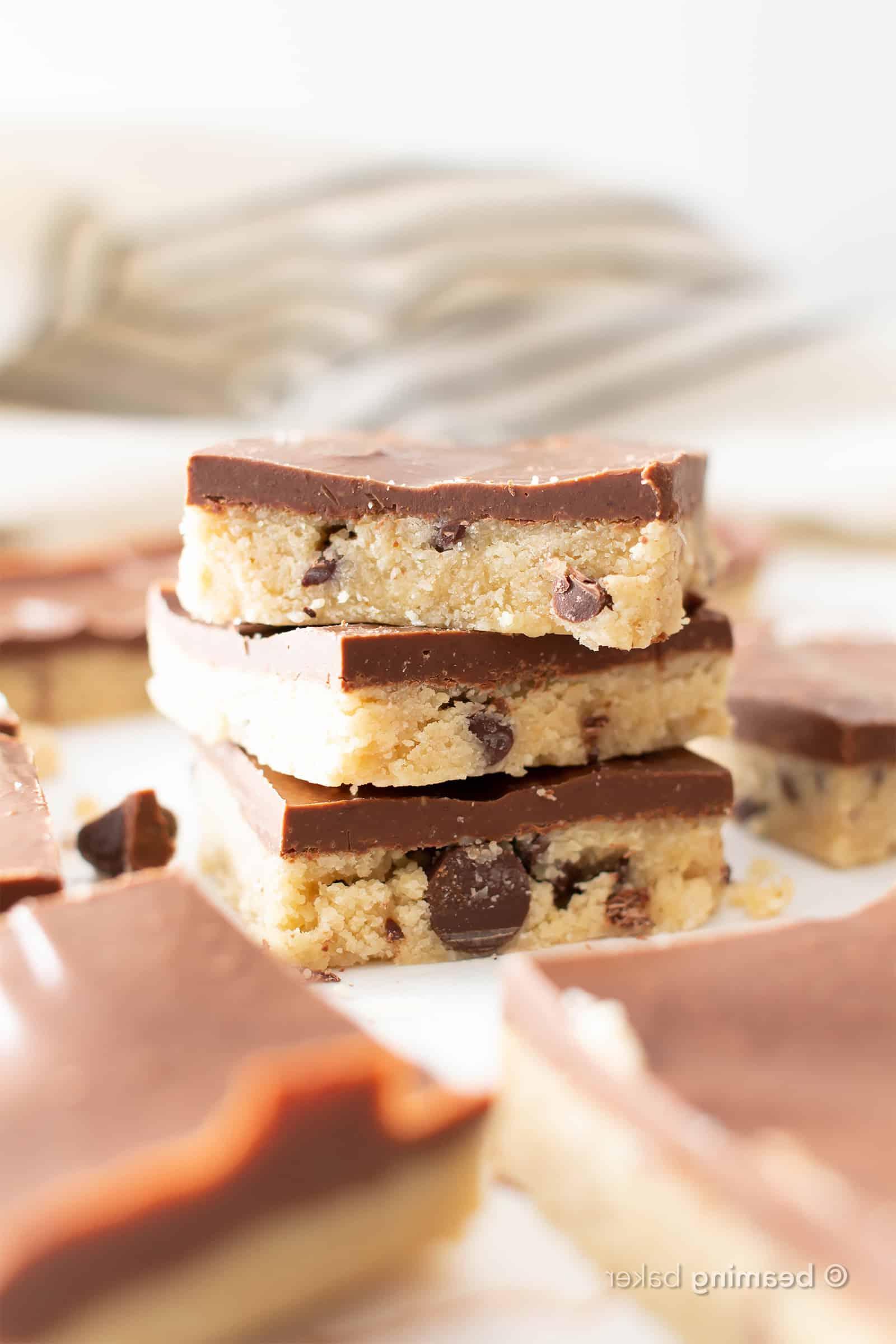 Paleo Keksteig Riegel (Glutenfrei): Ein köstliches Mandelmehl-Rezept, sicher zum Naschen, kein Backen nötig. Eifrei, Vegan, Milchfrei, Ohne raffinierten Zucker.