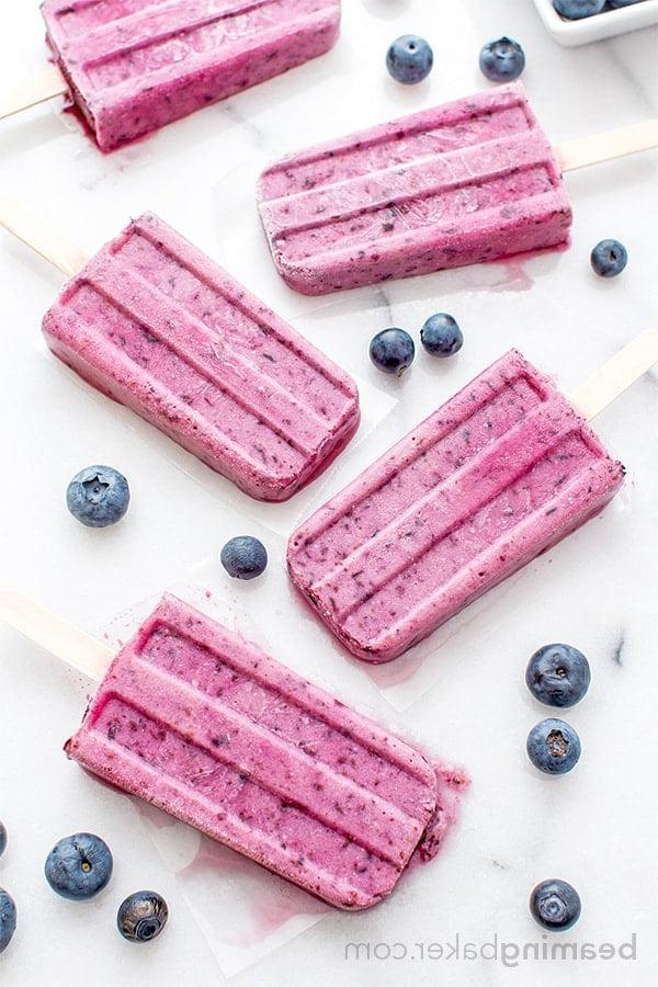 Veganes Blaubeer-Kokos-Eis am Stiel: Ein einfaches, gesundes und erfrischendes Sommerrezept mit nur 3 Zutaten. #Vegan #Glutenfrei #Milchfrei | BeamingBaker.com