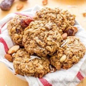Guten Morgen Frühstückskekse – veganes glutenfreies Frühstückskeks-Rezept 6 Good Morning Breakfast Cookies: Ein einfaches Rezept für Wohlfühl- und energiespendende Kekse aus ganzen Zutaten. BEAMINGBAKER.COM #vegan #glutenfrei