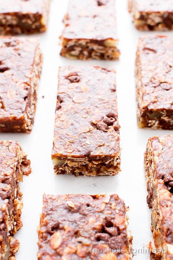 Doppelschokoladen-Granola-Riegel: Vegan, glutenfrei, milchfrei – ideal für eine ausgewogene Ernährung und schnelle Energie. #BeamingBaker
