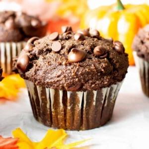 **Saftige glutenfreie Schokoladen-Kürbis-Muffins (Vegan, Gesund, Milchfrei)** 7 Rezept für glutenfreie Schoko-Kürbis-Muffins.