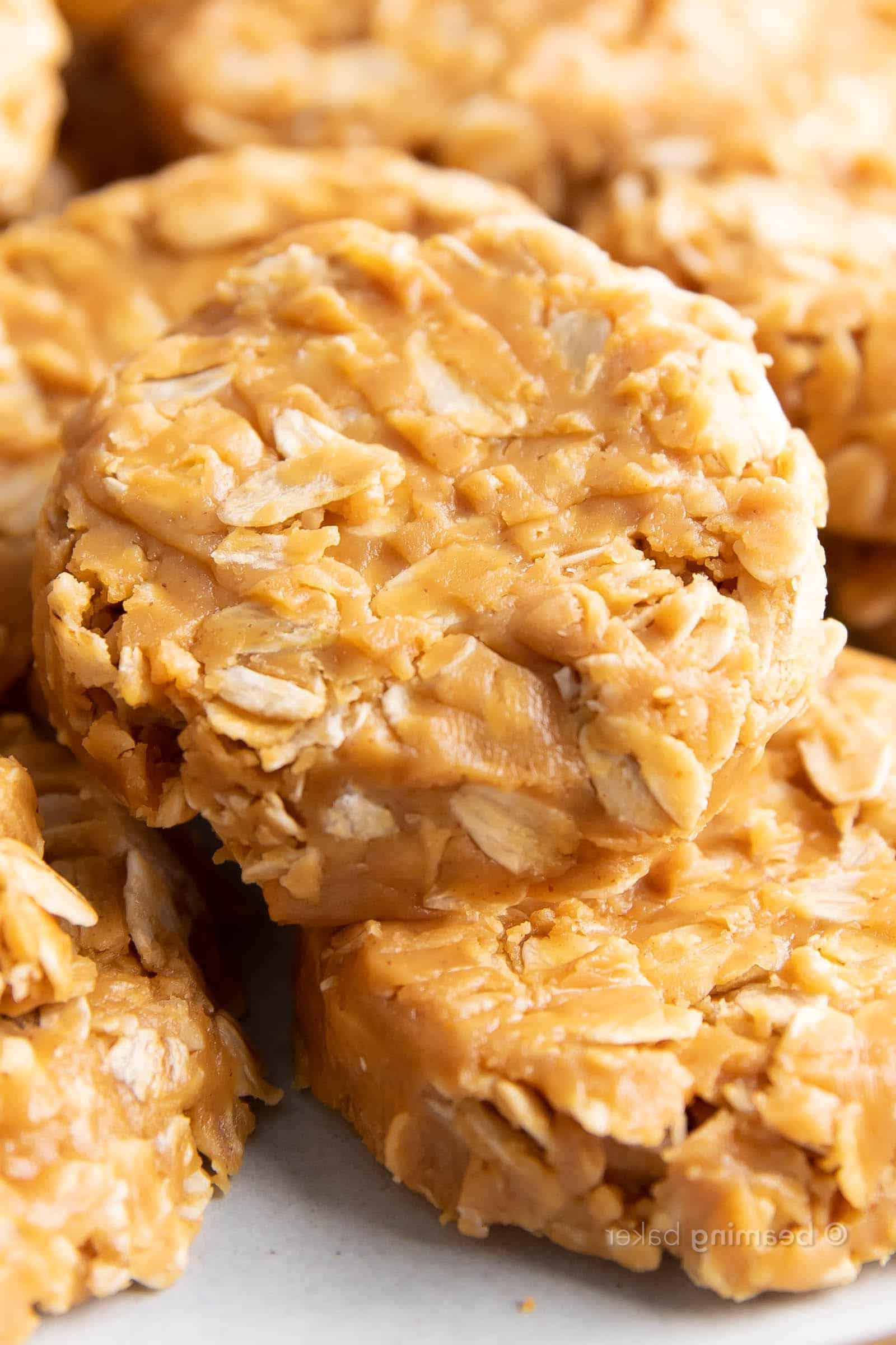 Kleine Menge Kekse ohne Backen 2 Eine perfekte Menge kleiner Kekse ohne Backen für einen schnellen, sättigenden und köstlichen Snack!