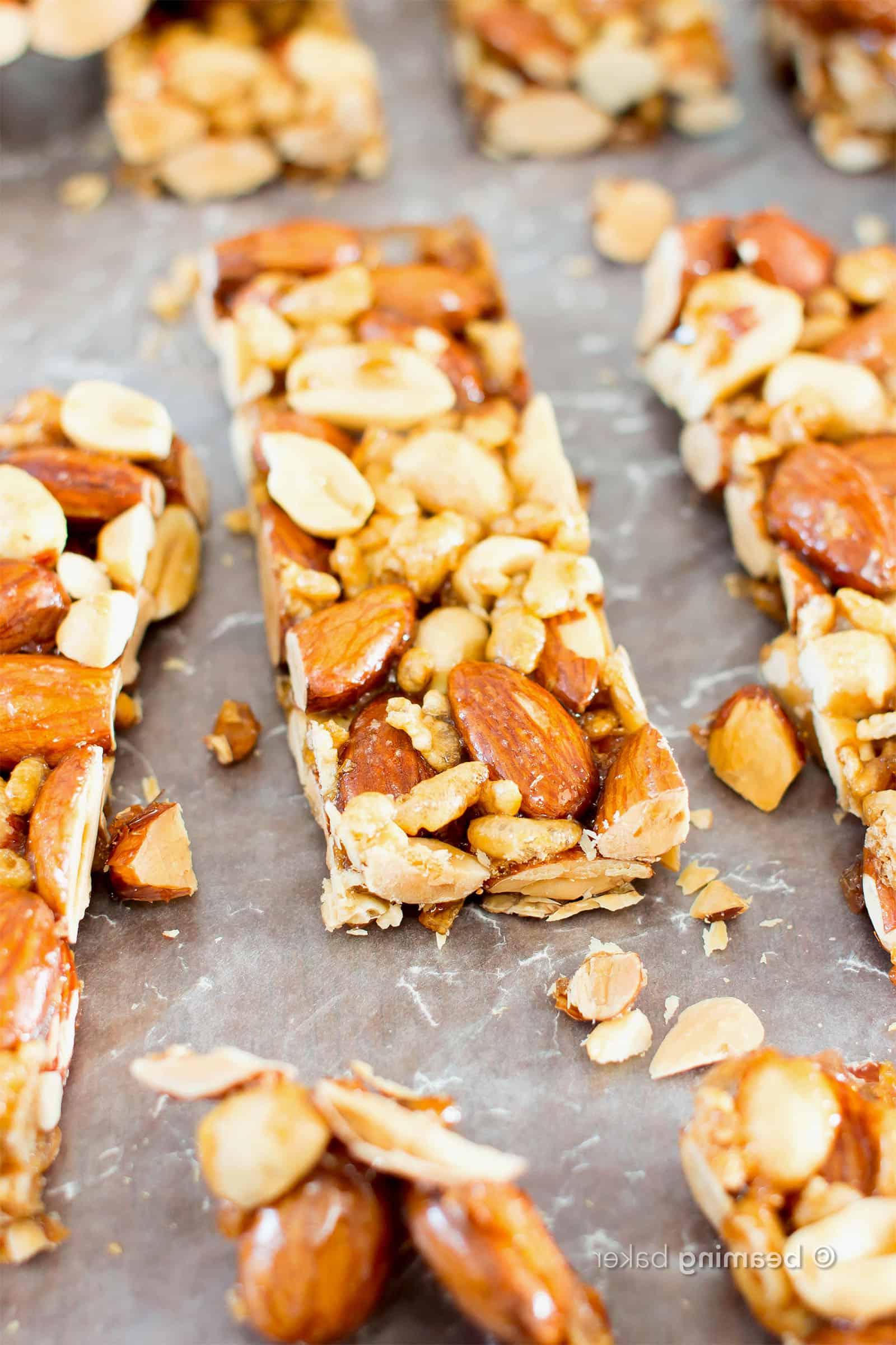 5-Zutaten-Nussriegel-Rezept – Selbstgemachte KIND Riegel! 3 Selbstgemachte Nussriegel: Ein einfaches 5-Zutaten-Rezept für gesunde, süß-salzige Energie-Snacks. #Nussriegel #Selbstgemacht #Rezept #KINDBars
