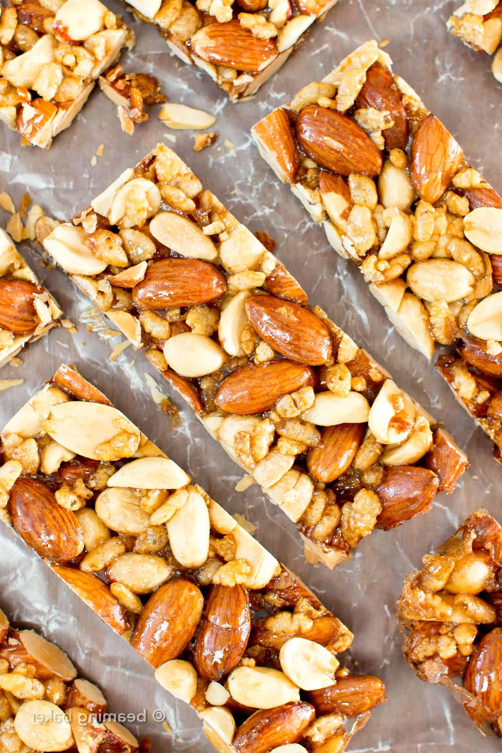 5-Zutaten-Nussriegel-Rezept – Selbstgemachte KIND Riegel! 4 Selbstgemachte Nussriegel: Ein einfaches 5-Zutaten-Rezept für gesunde, süß-salzige Energie-Snacks. #Nussriegel #Selbstgemacht #Rezept #KINDBars