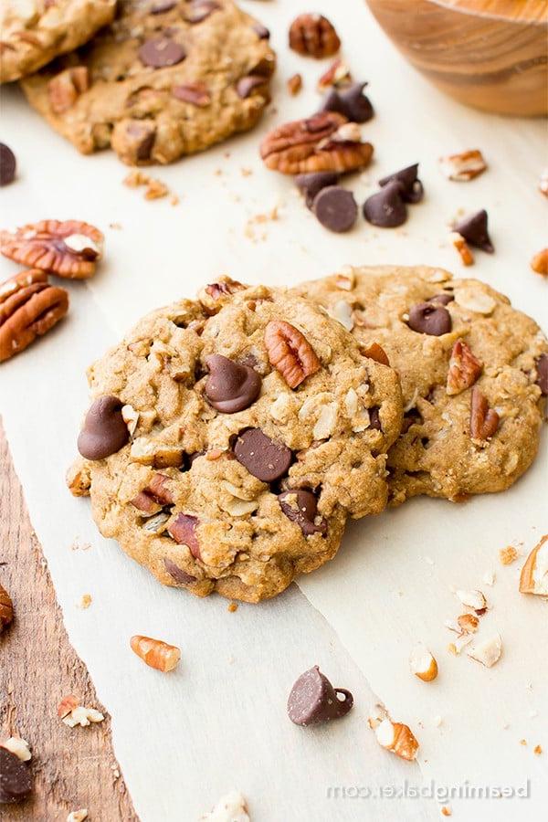 Ahorn-Pekannuss-Schokostückchen-Kekse (Hafermehl, Vegan, Glutenfrei, Milchfrei) 7 Ahorn-Pekannuss-Schoko-Cookies (V, GF, DF): Ein einfaches Rezept für köstlich weiche und zähe Hafermehl-Schoko-Cookies, die vor Ahorn- und Pekannussgeschmack nur so strotzen. #Vegan #GlutenFree #DairyFree #OatFlour | BeamingBaker.com