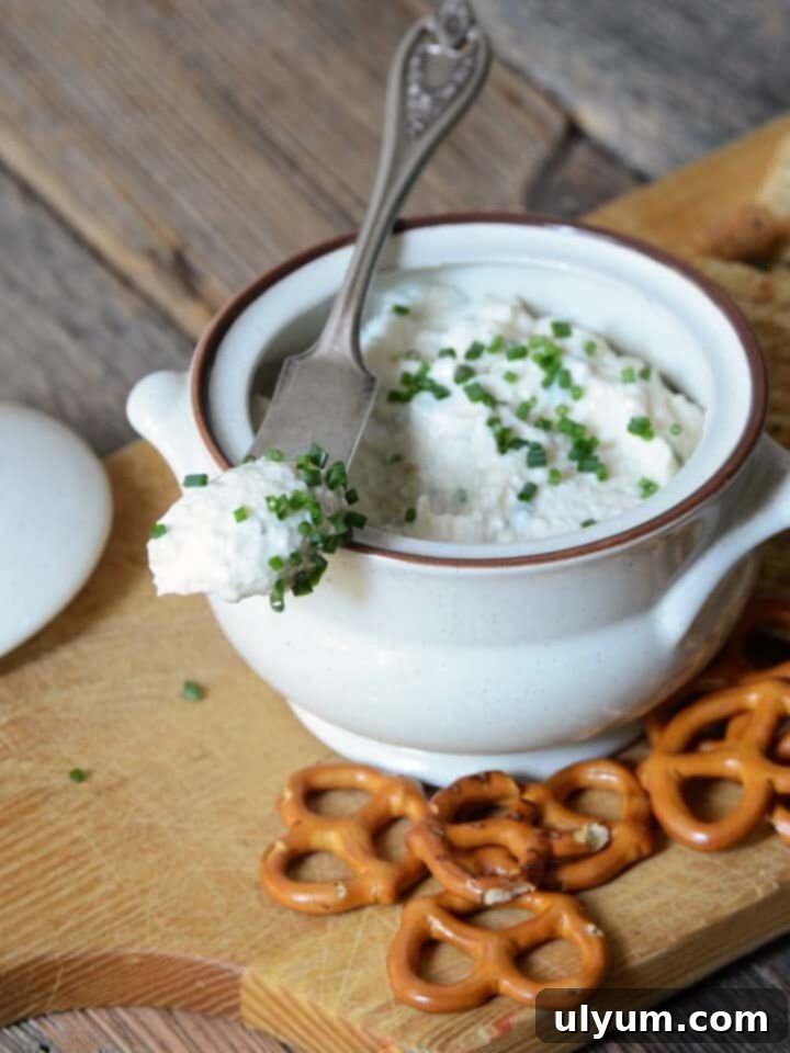Garlic cottage cheese dip with fresh chives