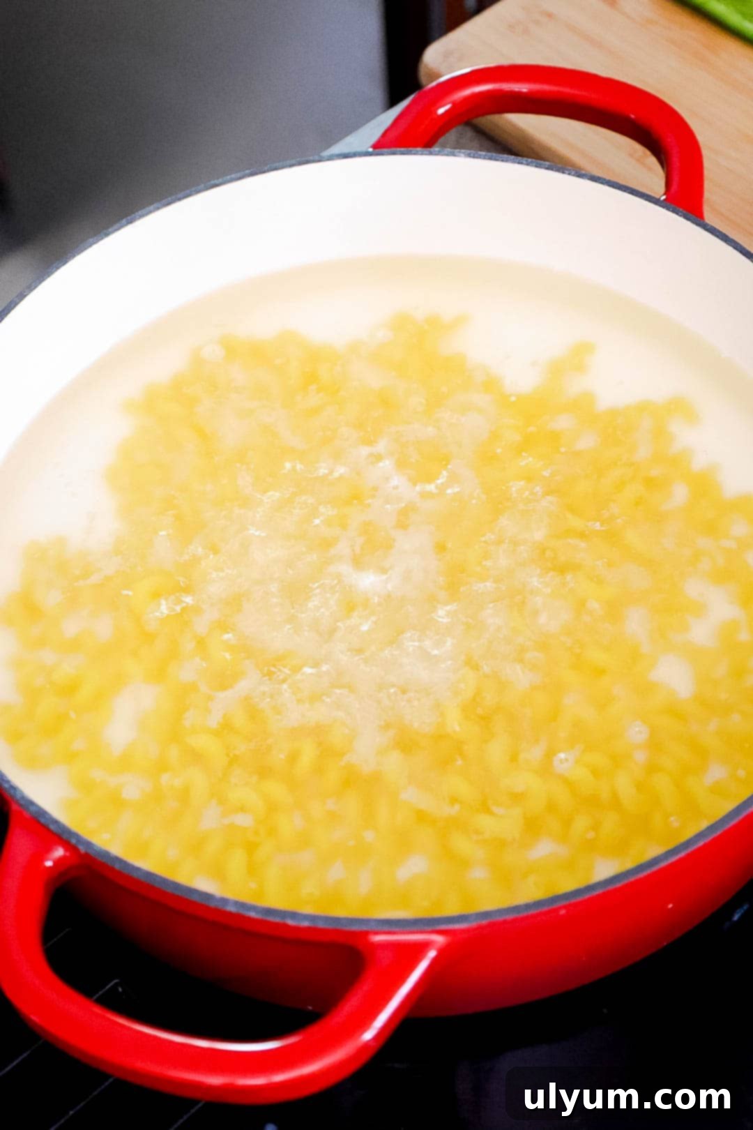 Spicy Creamy Jalapeño Ranch Pasta 4 Pasta boiling in water in a large pot.